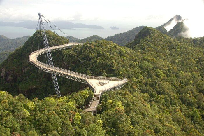 Chiếc cầu treo lơ lửng nổi tiếng của Malaysia