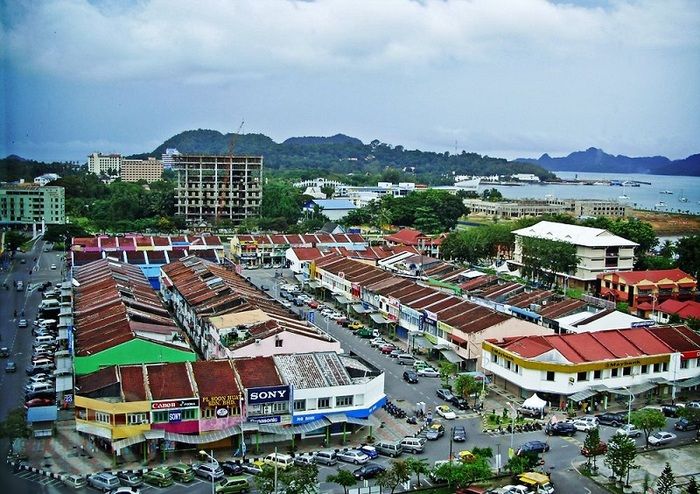 Thiên đường mua sắm tại thị trấn Kuah 