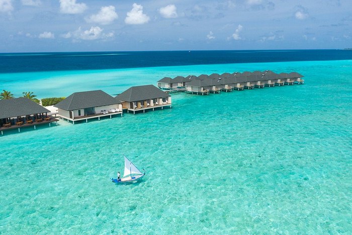 Du lịch Maldives có cần visa không - Biển Maldives xanh đến mức đáng ngạc nhiên