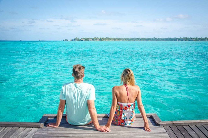 Du lịch Maldives mùa nào đẹp nhất - Ngắm nhìn bãi biển trong xanh cùng người bạn yêu nhất.