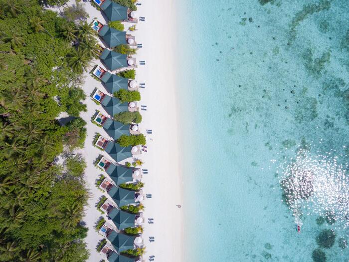 Thiên đường biển đảo Maldives - Đảo Meeru xinh đẹp với nước biển trong xanh, bãi cát trắng dài.