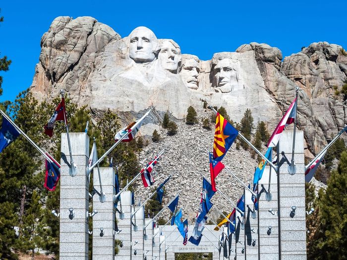 Đến Núi Tổng Thống Mount Rushmore để tham quan là lựa chọn của nhiều du khách