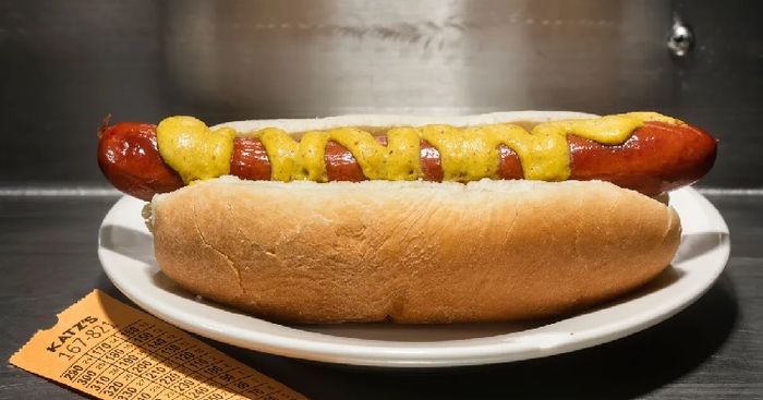Du khách sẽ không thể nhầm lẫn hot dog New York với những nơi kh