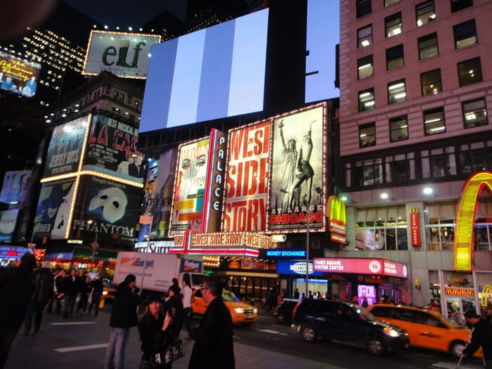 Quảng trường Times Square - Những màn hình led lớn, những khẩu hiệu thể hiện sự sáng tạo cao