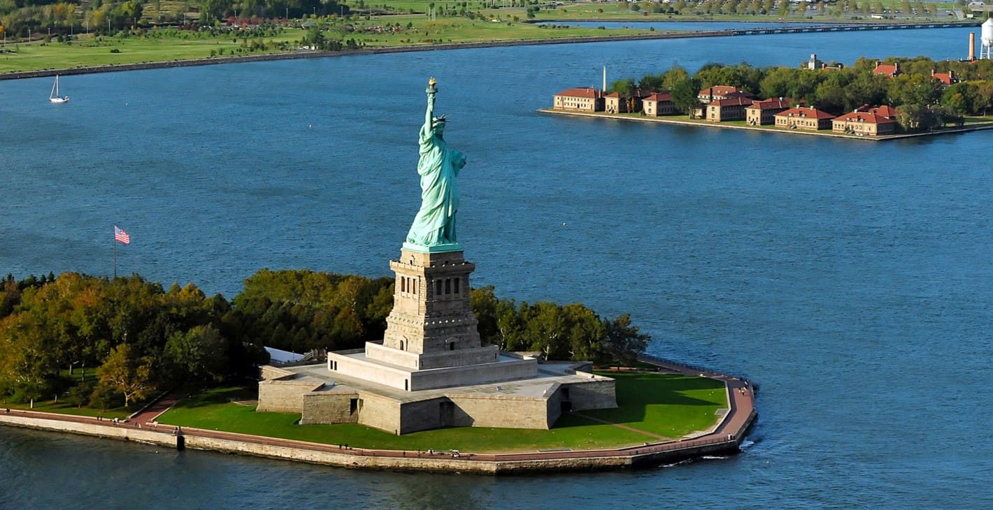 Tượng đài Nữ Thần Tự Do - Toàn cảnh thành phố New York được ngắm nhìn bao trọn từ vị trí tượng đài