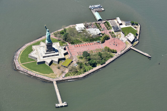 Đảo Ellis - Đảo Liberty với tượng Nữ thần Tự Do gần đảo Ellis