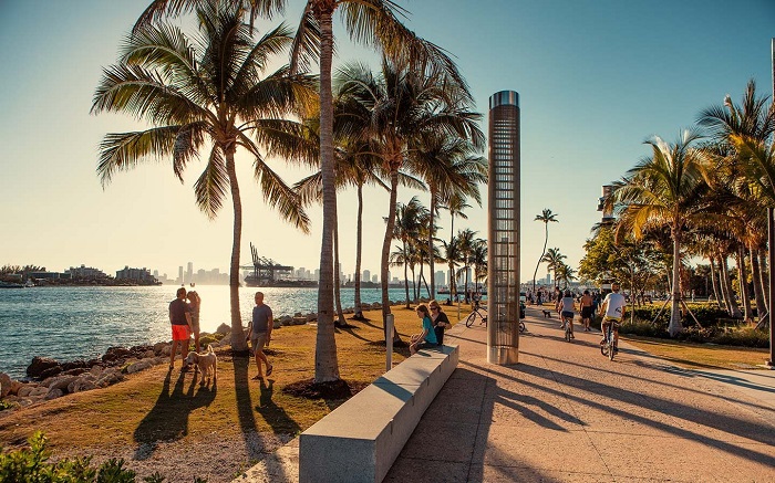 Bãi biển Miami - Bãi biển công viên Lummus nằm về phía đông của Ocean Drive