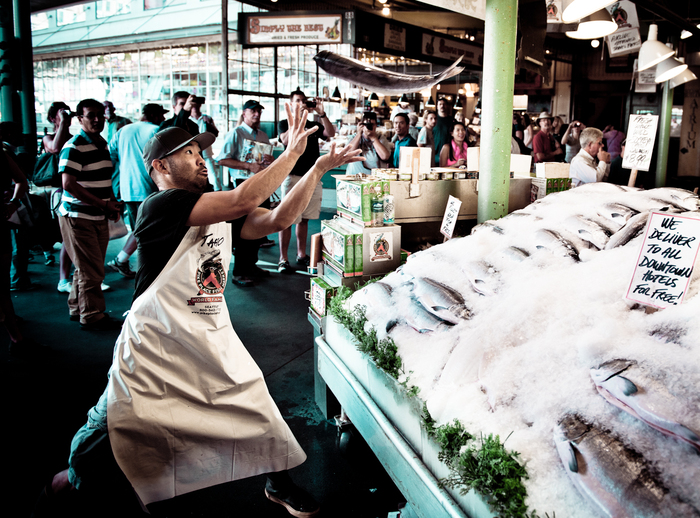 Chợ Pike Place - Chợ cá Pike Place là nơi bán nhiều thực phẩm hải sản tươi sống với chất lượng hàng đầu