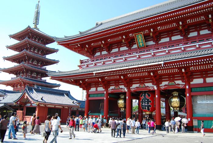 Kinh nghiệm du lịch Nhật Bản tháng 5 - Đến đền chùa bạn hãy chú ý mặc trang phục kín đáo, lịch sự