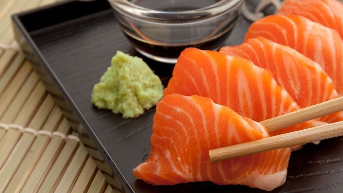 Kinh nghiệm du lịch Nhật Bản tháng 5 - Đừng quên thử sashimi tươi ngon tại Nhật nhé