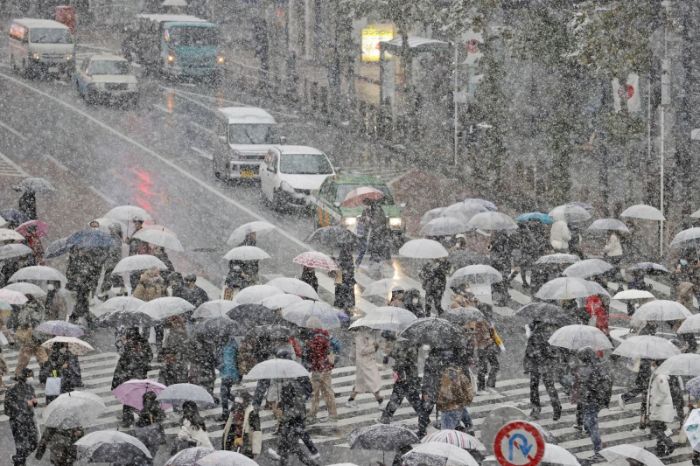 Kinh nghiệm du lịch Nhật Bản tháng 5 - Cuối tháng 5 xuất hiện mưa lớn, có thể có bão