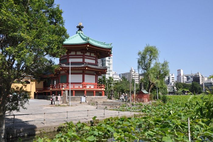 Công viên Ueno -Du khách thường tới đây để cầu tài lộc, may mắn