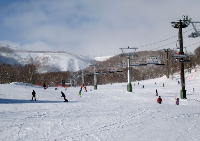 Du lịch Nhật Bản mùa nào đẹp - Khung cảnh khu trượt tuyết quốc tế Niseko Annupuri tại hokkaido vào mùa đông Nhật Bản