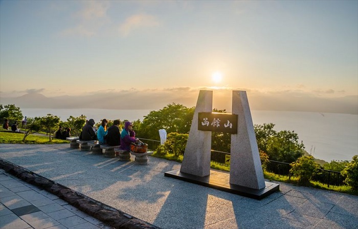 Du lịch Hokkaido - Trèo lên núi Hakodate và ngắm mặt trời mọc