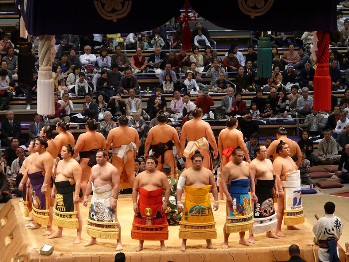 Kinh nghiệm du lịch Nhật Bản tháng 11 - Sumo Kyushu Basho  là giải đấu được tổ chức hàng năm vào thời gian  từ 13/11- 27/11 ở Fukuoka của Nhật