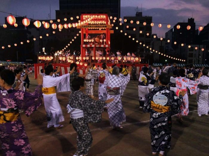 Kinh nghiệm du lịch nhật bản tháng 8 - Ai nấy đều mặc kimono