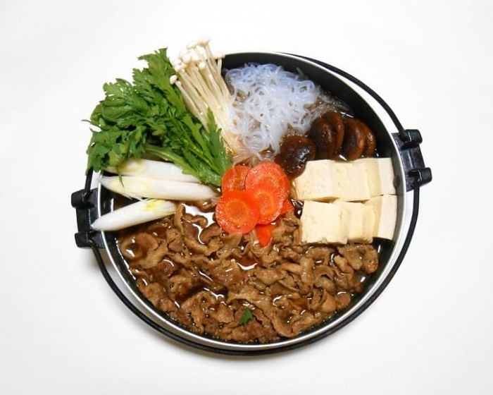 Lẩu Sukiyaki truyền thống của Nhật Bản - món ngon Nhật Bản