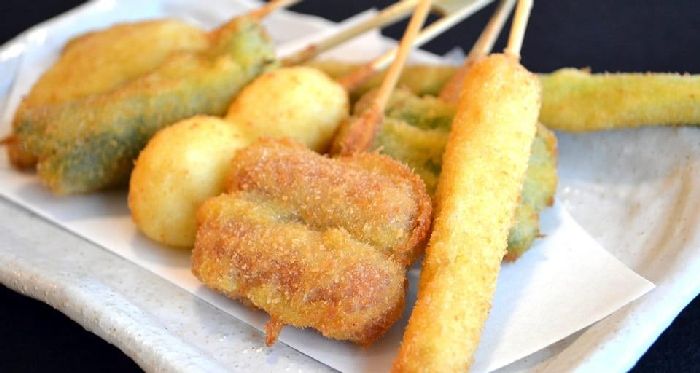 Kushikatsu thích hợp để ăn chung với cơm hay súp miso