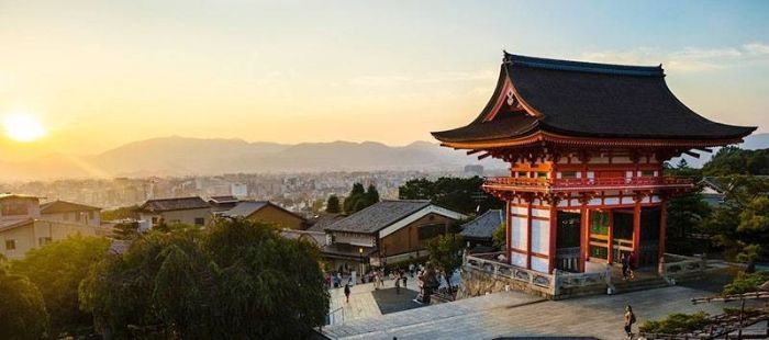 Thời gian tham quan đền Kiyomizu-Dera thay đổi tùy theo từng mùa khác nhau