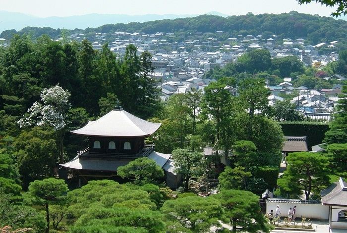 Các công trình kiến trúc độc đáo cùng vườn trong chùa Bạc Kyoto