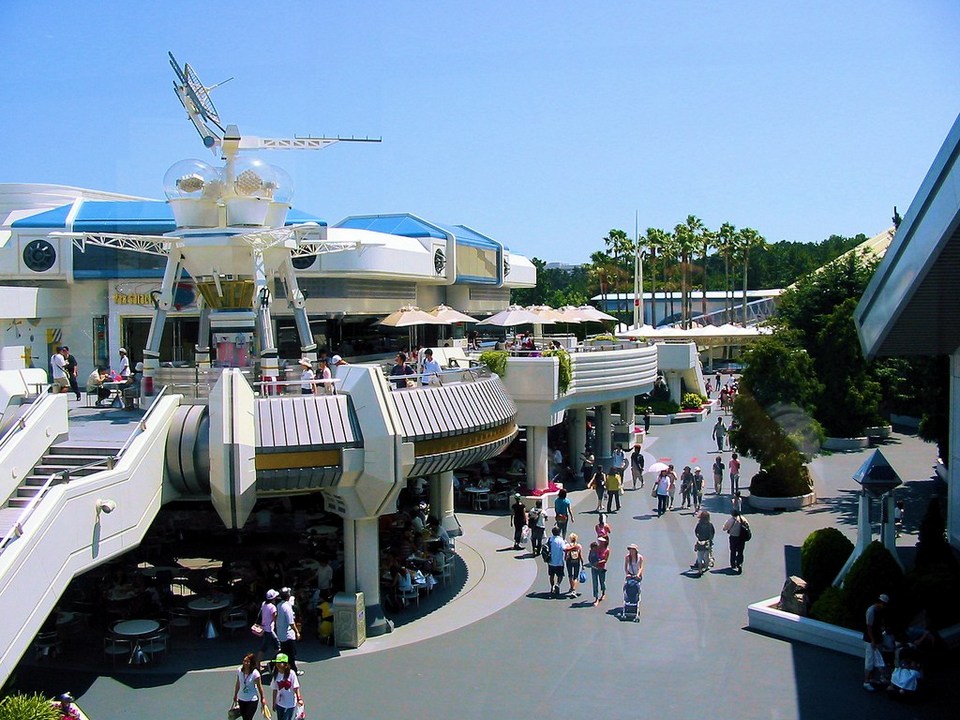 Disneyland Tokyo Nhật Bản - Khám phá tương lai tring Tokyo Disneyland