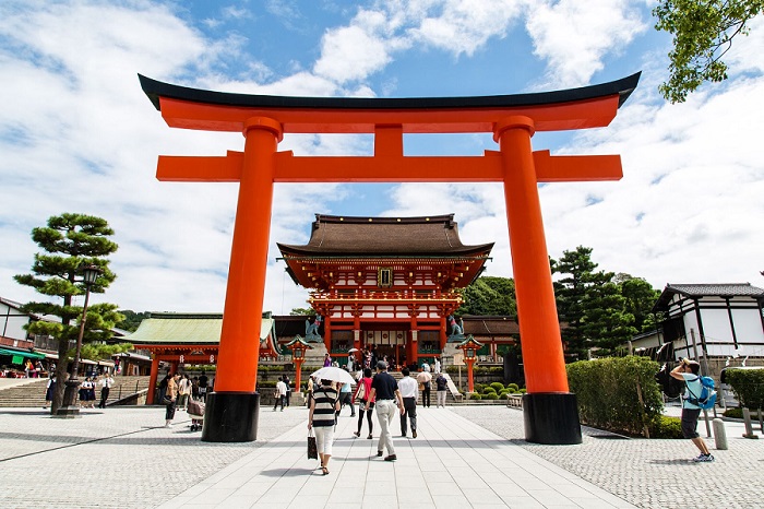 Du lịch kyoto mùa hè - Khung cảnh Đền Fushimi Inari