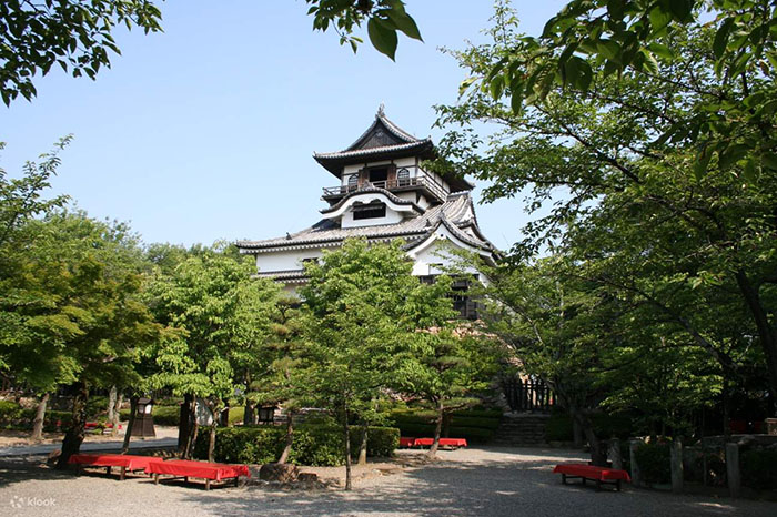 Lâu đài Inuyama - Các lối đi vào lâu đài được thiết kế rộng rãi