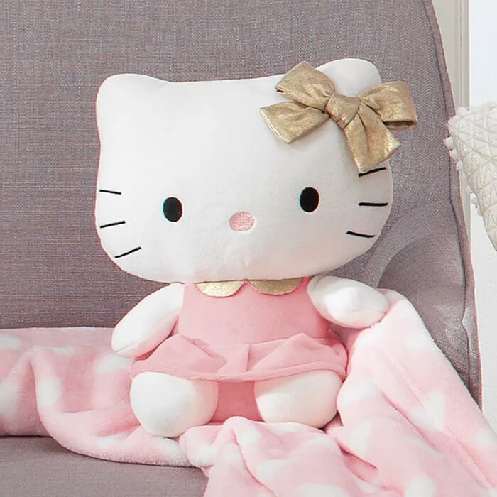 Mua gì ở Hokkaido - Gấu bông Hello Kitty màu hồng được bạn nhỏ yêu thích