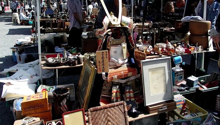 Mua sắm ở kyoto -Chợ trời - Flea Market ở đền Toji là điểm mua sắm đồ lưu niệm đáng cân nhắc