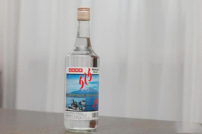 Quà lưu niệm ở Hokkaido - Rượu Rishiri được sản xuất từ tảo bẹ chất lượng cao