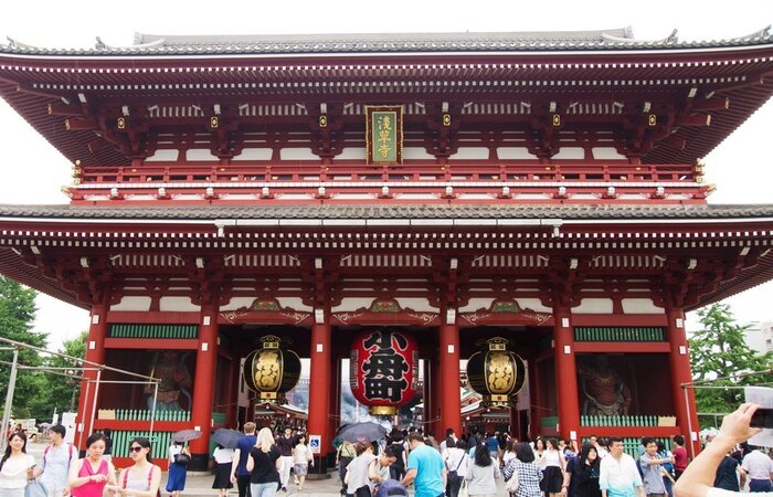 Chùa Asakusa Kannon - Ở hai bên cổng Hozomon là hai vị thần bảo vệ Nio của Đức Phật