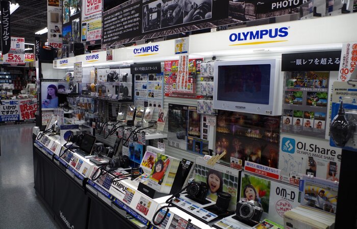 Phố điện tử Akihabara - Ở đây có rất nhiều cửa hàng là các thương hiệu lớn về thiết bị điện tử để mọi người có thể mua sắm tùy thích