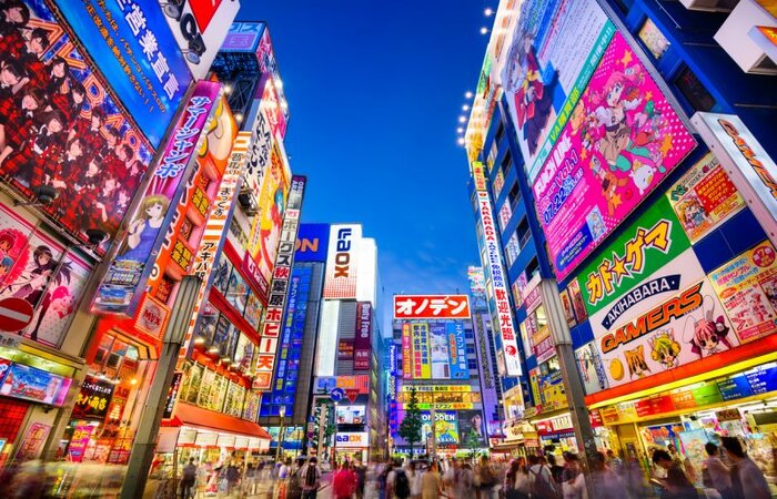 Phố điện tử Akihabara - Có rất nhiều cửa hàng điện tử và các cửa hàng bán đồ gia dụng nằm san sát nhau