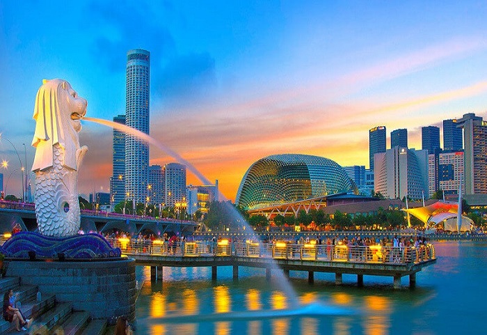 Sentosa Singapore có gì - Hãy nhớ check in tượng tượng sư tử biển Merlion để có nhiều ấn tượng tuyệt vời, thú vị nhé