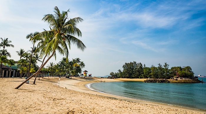 Biển trên đảo Sentosa vào mùa Thu yên tĩnh