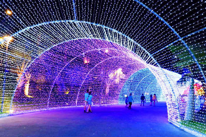 Tham gia lễ hội ánh sáng khi du lịch singapore tháng tư