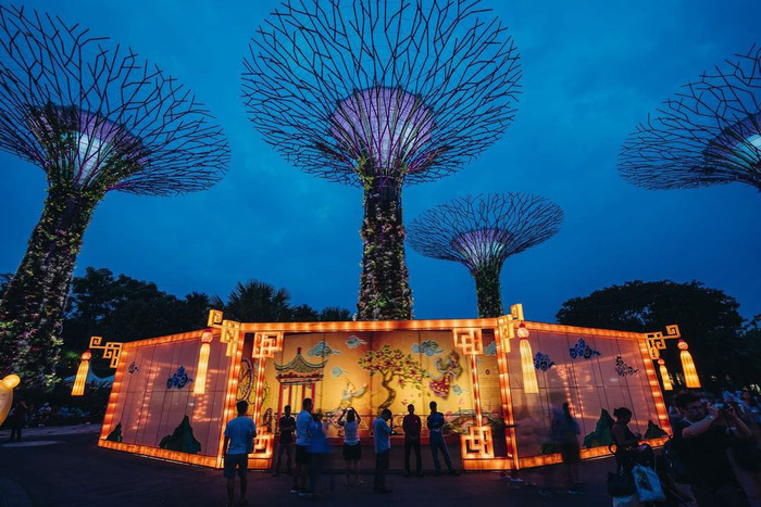 Lễ hội hoa đăng Singapore - Các mô hình đèn lồng lung linh dưới chân những ngọn cây đèn nhân tạo