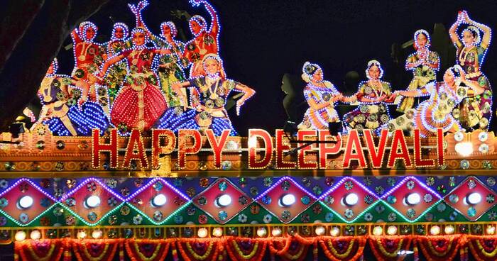 Lễ hội hoa đăng Singapore - Lễ hội Deepavali là một lễ hội mang đậm văn hóa Ấn Độ giáo.