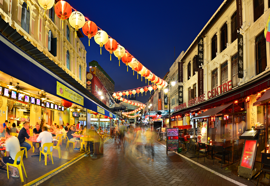 Mua gì ở Chinatown Singapore - Về đêm, Chinatown lung linh dưới những ánh đèn lồng