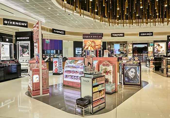 Mua gì ở sân bay Singapore - Thời trang cao cấp ngập tràn các cửa hàng ở sân bay Changi