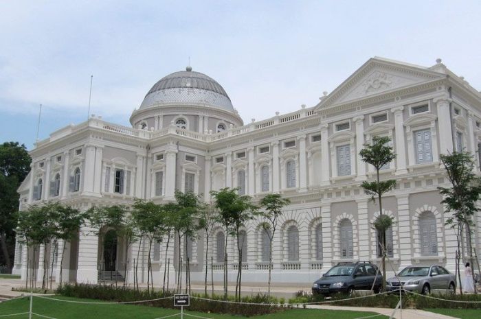 Tham quan Bảo tàng Quốc gia Singapore cổ kính. 