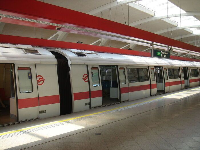 Cách di chuyển bằng MRT ở Singapore - Di chuyển thuận lợi từ sân bay Changi Airport về Bugis bằng MRT.