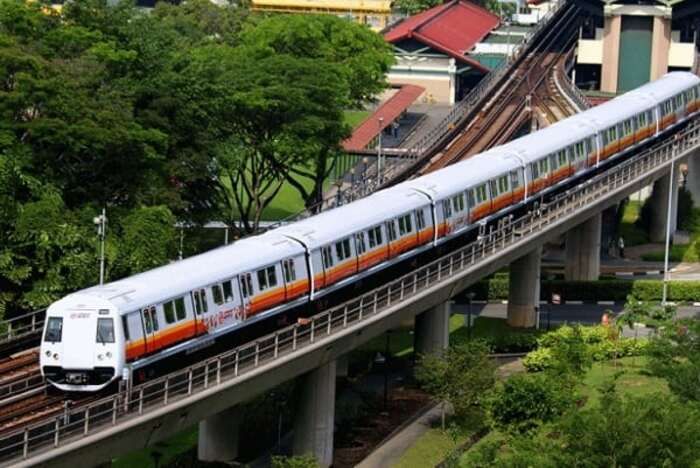 Cách di chuyển bằng MRT ở Singapore -Di chuyển bằng tàu điện MRT tại Singapore vô cùng đơn giản.