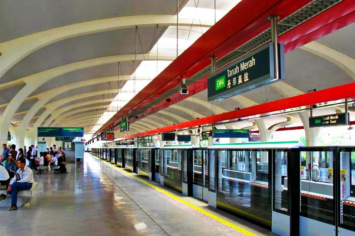 Di chuyển tàu điện MRT để tham khảo các địa điểm hấp dẫn. 