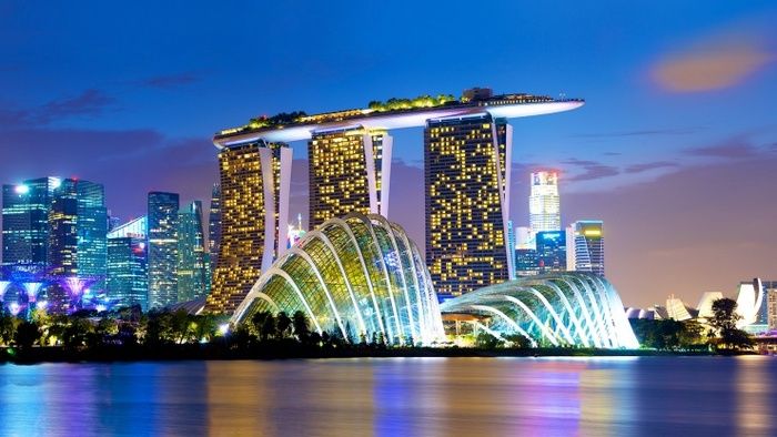 Chiêm ngưỡng nhiều công trình hấp dẫn tại Marina Bay Singapore. 