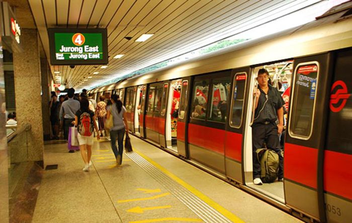 Cách di chuyển bằng MRT ở Singapore - Di chuyển trên tàu MRT tại đất nước Singapore bạn cần lưu ý. 