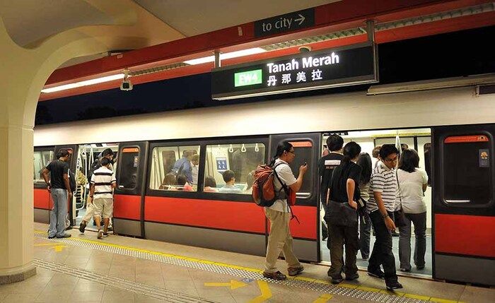 Cách di chuyển bằng MRT ở Singapore - Chú ý về những tên trạm khi di chuyển tàu điện ngầm MRT tại Singapore. 