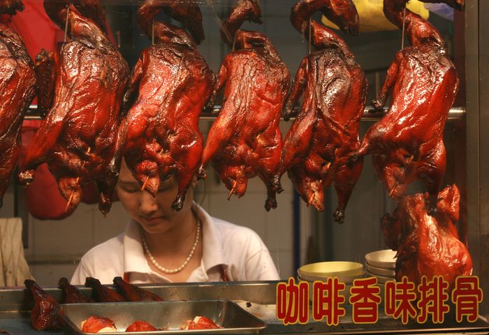 Món ăn ngon mà nhiều người chọn khi đến Chinatown chính là vịt quay. 