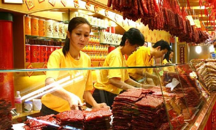 Ăn gì ở Chinatown Singapore - Món bò khô này được bán nhiều tại khu Chinatown Singapore. 