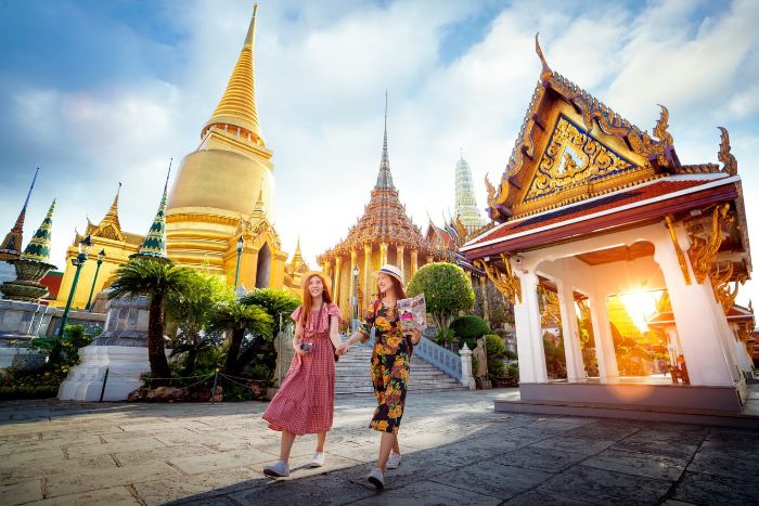 Đi du lịch Thái Lan nên mặc gì - Đi thăm đền chùa ở Thái Lan có quy định quần áo nghiêm ngặt 